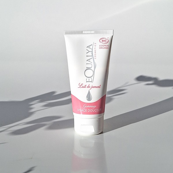 Gommage visage peaux sensibles au lait de jument