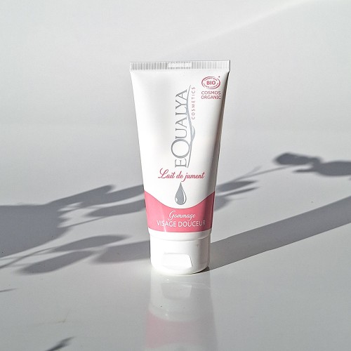 Gommage visage peaux sensibles au lait de jument