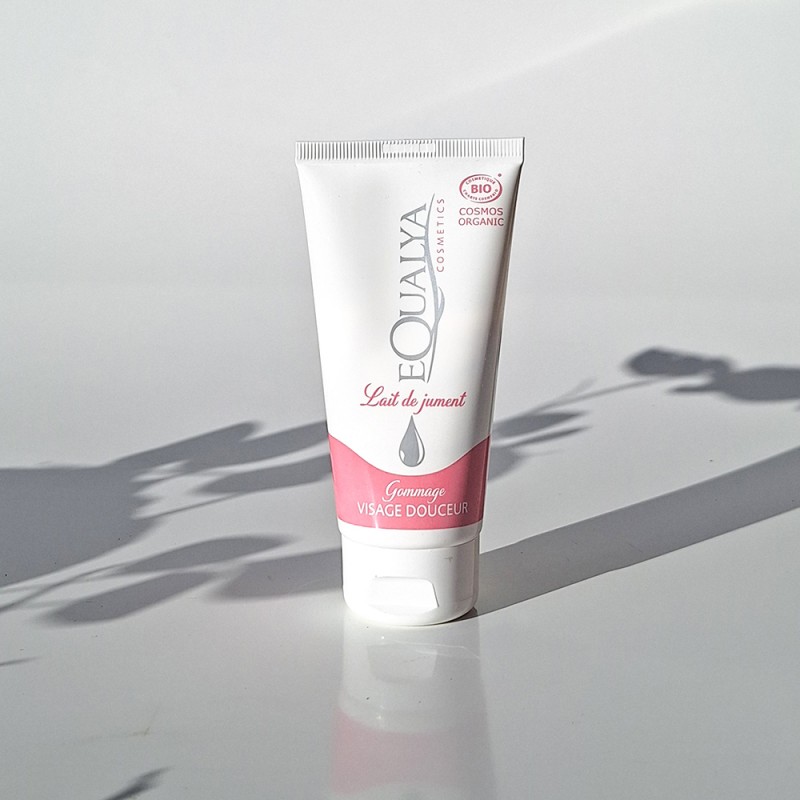 Gommage visage peaux sensibles au lait de jument